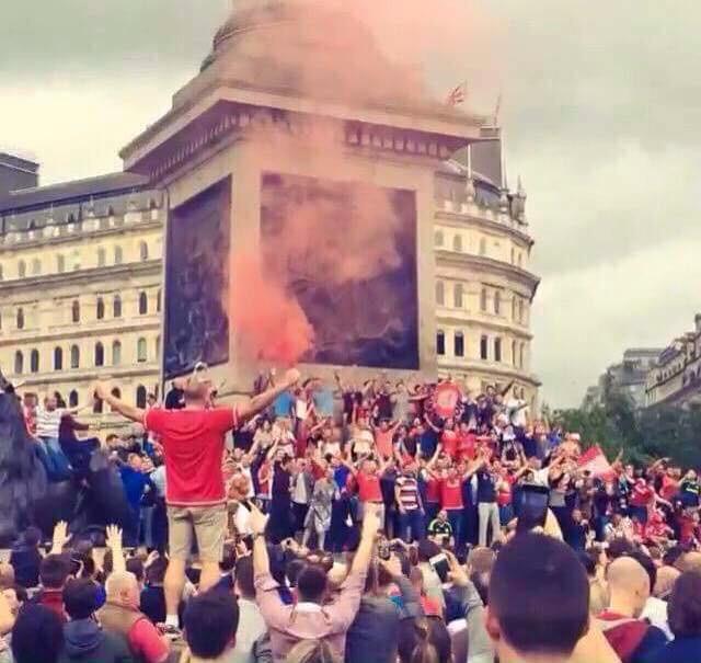 AwayDays_'s tweet photo. Middlesbrough fans at Trafalgar Square today before their trip to Wembley tomorrow. #boro http://t.co/uL02rRoCdF
