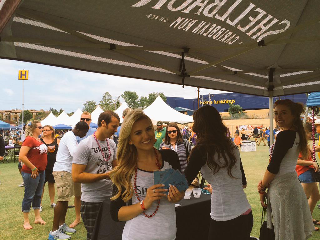 ShellbackRum's tweet photo. We've got a great crowd for the Crawfish Fest today! Come by and grab a drink. #ShellbackSD http://t.co/mjj7jQ977V