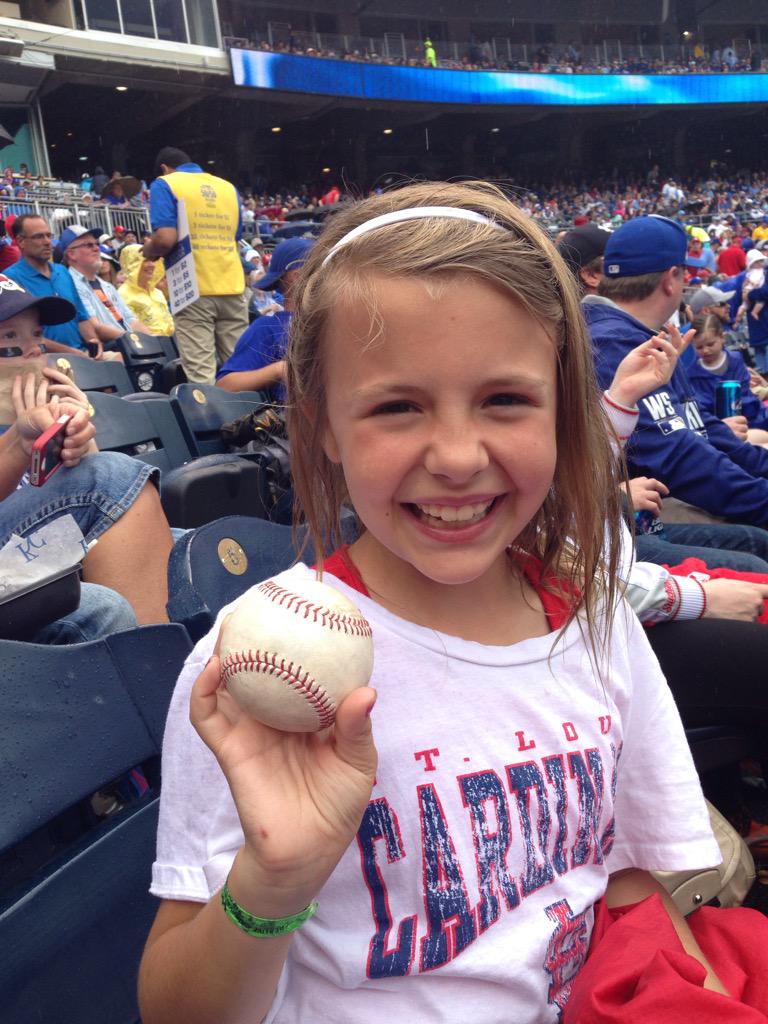 dugnkris4's tweet photo. @BirdsOnTheBat13 @Cardinals Guess who got a foul ball??? http://t.co/DWtY0cyy1b