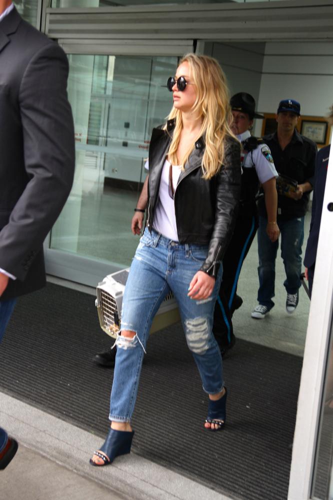 ag the beau slouchy skinny