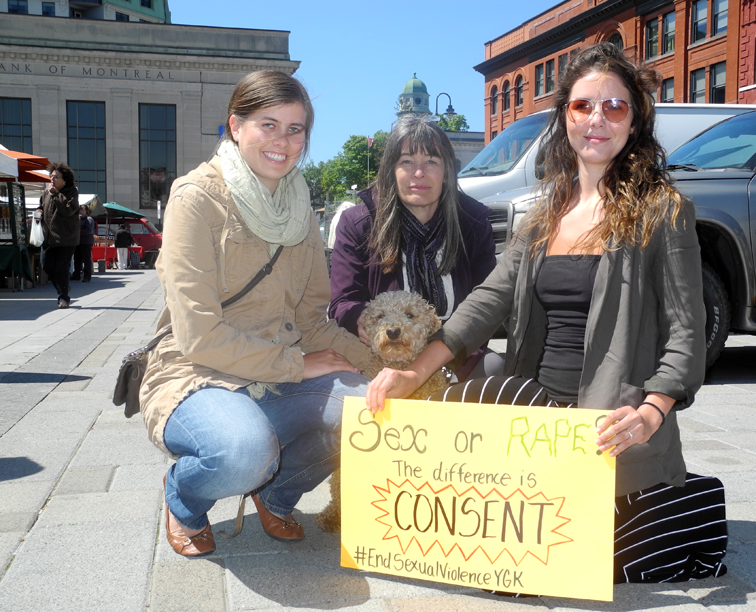#EndSexualViolenceYGK Excellent support Bailey + Rebecca <a href="/downtownktown/">Downtown Kingston</a> #ygk Market Square <a href="/WhiteRibbonYGK/">WhiteRibbonYGK</a> @fish2bike