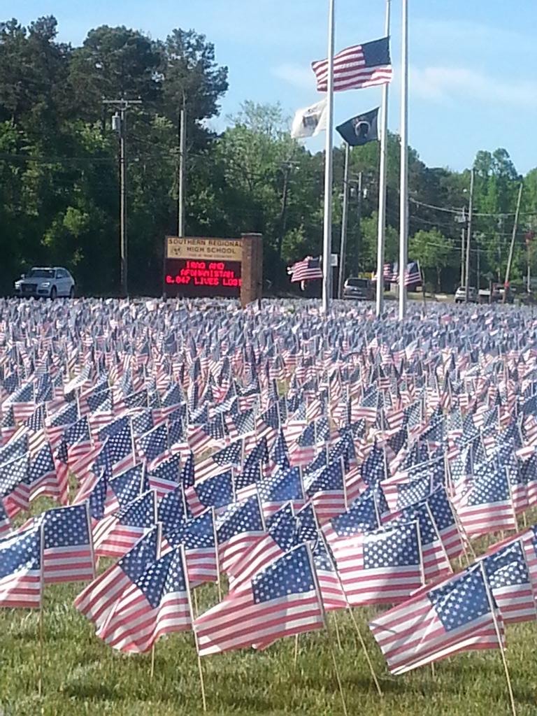 statu287's tweet photo. @Dog_Strength 6847 Flags in front of High School in Manahawkin NJ #GodBlessOurTroops #GodBlessAmerica http://t.co/AITZ6ry17o