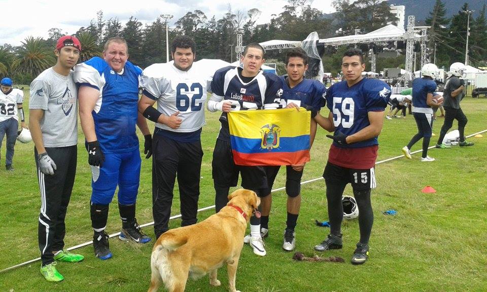 jannyVillalvaS's tweet photo. Futbol amèricano tambièn en Ecuador!!...definitivamente #ecuadorestucancha @isaoye @vinizeta @CataOntanedaV http://t.co/BmBECianxQ