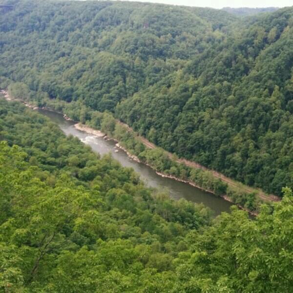 OwProAries's tweet photo. Went white water raftin in West virginia with @adventuresonthegorge it was a #fun #exhilarati https://t.co/Y6sEfbfEju http://t.co/0jU8oo38R5