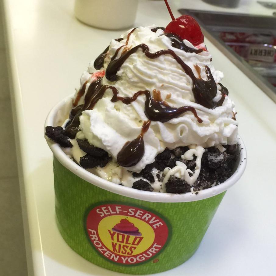 Yolokiss232's tweet photo. Vanilla bean froyo with hot fudge!!! http://t.co/Mu4eUt5cGP