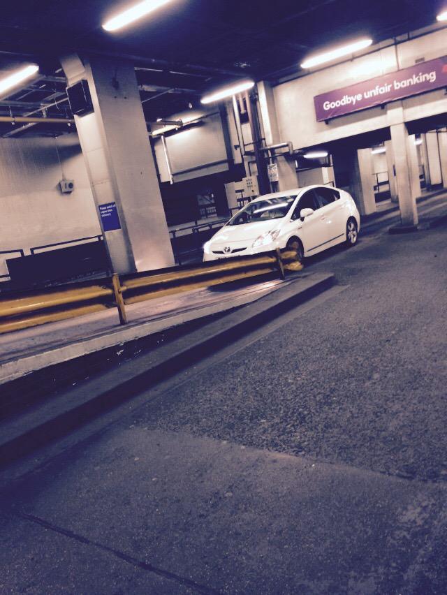 audreestfacere's tweet image. driving up the wrong way inside euston taxi rank #ubered