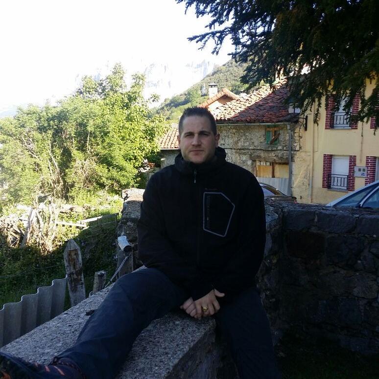 CarlinGuijarris's tweet photo. Gran finde con los amigos por los #PicosDeEuropa #SantaMarinaDeValdeon #Cain #RutaDelCares @CyLesVida http://t.co/ckIIhPCbA9