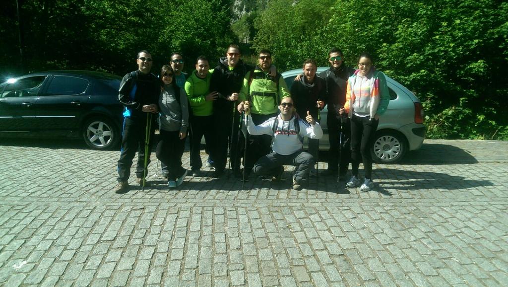 CarlinGuijarris's tweet photo. Gran finde con los amigos por los #PicosDeEuropa #SantaMarinaDeValdeon #Cain #RutaDelCares @CyLesVida http://t.co/ckIIhPCbA9