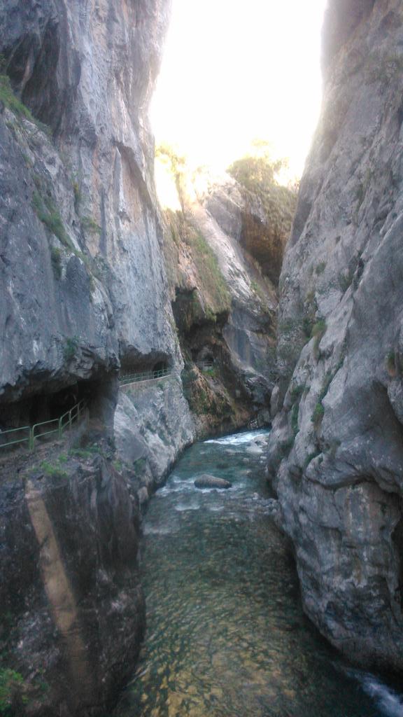 CarlinGuijarris's tweet photo. Gran finde con los amigos por los #PicosDeEuropa #SantaMarinaDeValdeon #Cain #RutaDelCares @CyLesVida http://t.co/ckIIhPCbA9