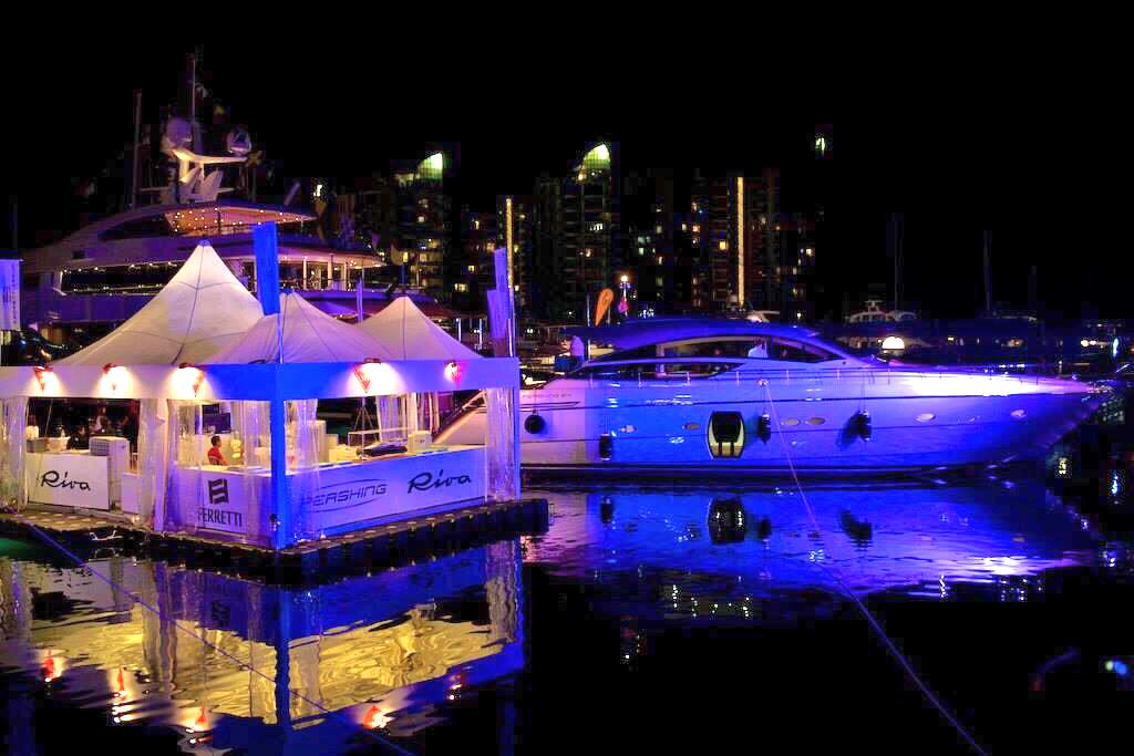 YachtMarques's tweet photo. A #PershingYacht 64 in an urban landscape. Is there any environment she does not shine? http://t.co/7XZZnhBlmA
