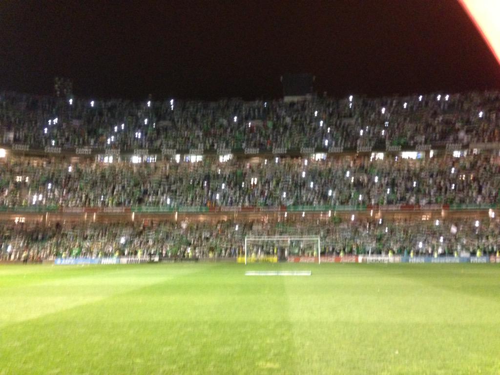 RealBetis's tweet photo. Rafa Serna canta el himno de nuestro centenario con todo el Estadio http://t.co/oVEXYc4KHY