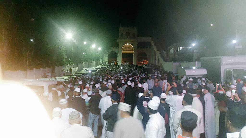 What a crowd that the musjid could not even hold for Shaykh Moin Kazi رحمه الله