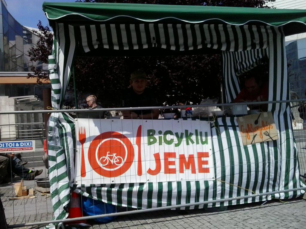 Špinka 🐱🚲🌈 tweet media