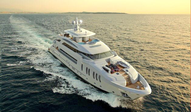 YachtMarques's tweet photo. The descendent of the succesful P130, Horizon Yacht 's P136 has a new design for a marked increase in performance. http://t.co/pcDpZ3hgEf