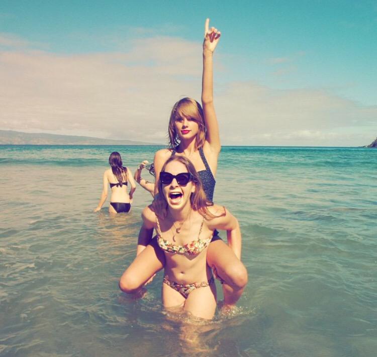 yoboyjonp's tweet photo. @msevelyndyer thinks she's so damn cool 😏 http://t.co/xsTCrZxd1z