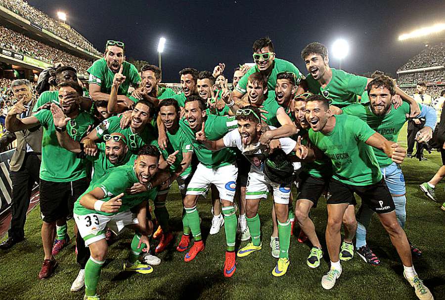 FotografiAS_AS's tweet photo. El regreso del @RealBetis a la @LigaBBVA
http://t.co/oRJyZzRCxy
#fotogaleríAS #LigaAdelante http://t.co/d3lcH0zDko