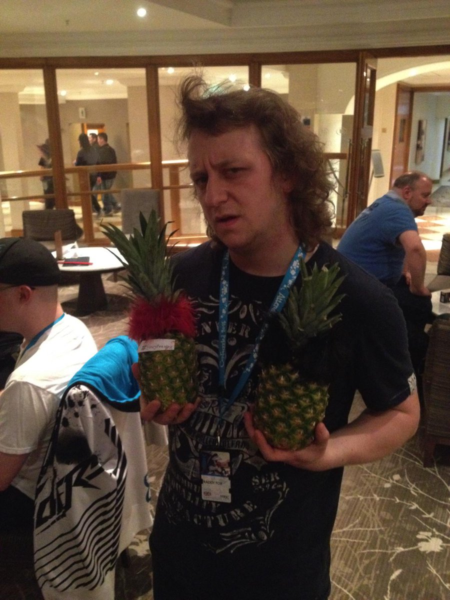RebeccaFoxo's tweet photo. #FURRYPINEAPPLE #CFzlive http://t.co/3jV37cargJ
