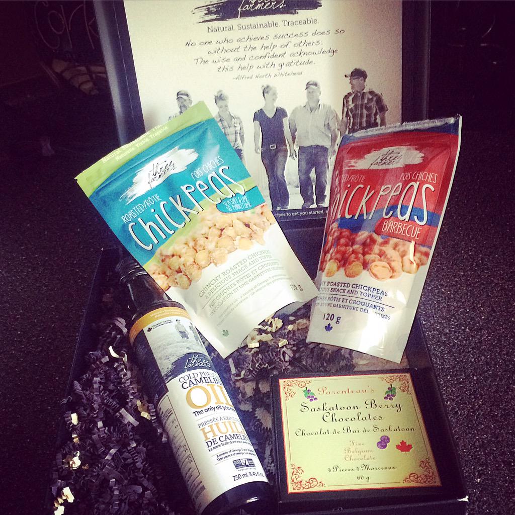 mike_go_mdub's tweet photo. ~>so honoured to have spoken @ #D2L2015 & flattered to have received such a thoughtful gift from the organizers. --> http://t.co/5jAYVzppaQ