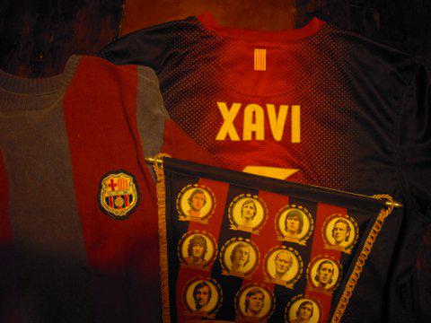svencahling's tweet photo. My son and I would bring: his Xavi shirt, my 70s shirt and banderin #packyourpassion http://t.co/Qkasx1vng7