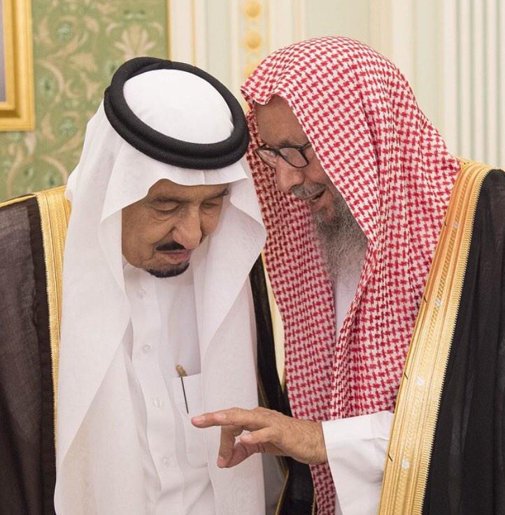 hamzah_fr's tweet photo. عندما ينصت الملك ويستمع لنصح العلماء ، ربي احفظه وأطل في عمره. http://t.co/tYPU2gb4Vg