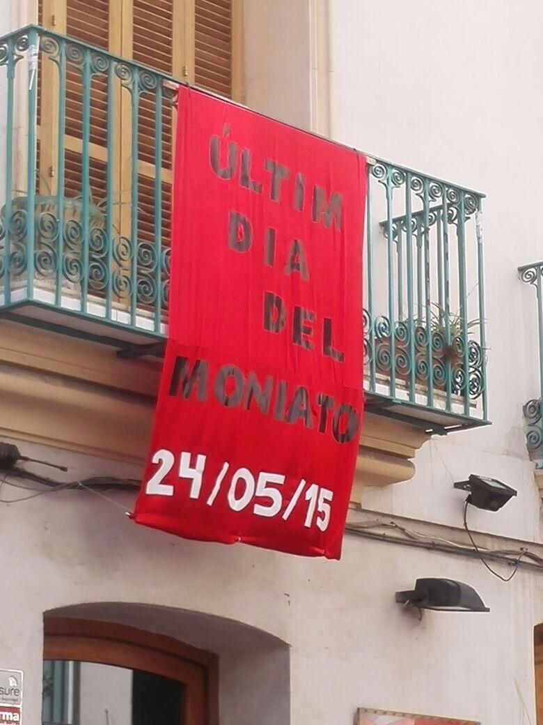 santi_lear's tweet photo. SE VA EL CHORIZO Y SUS PALMEROS! A LA MIERDA! #Eleccion2015 http://t.co/PyFOAjOLyW