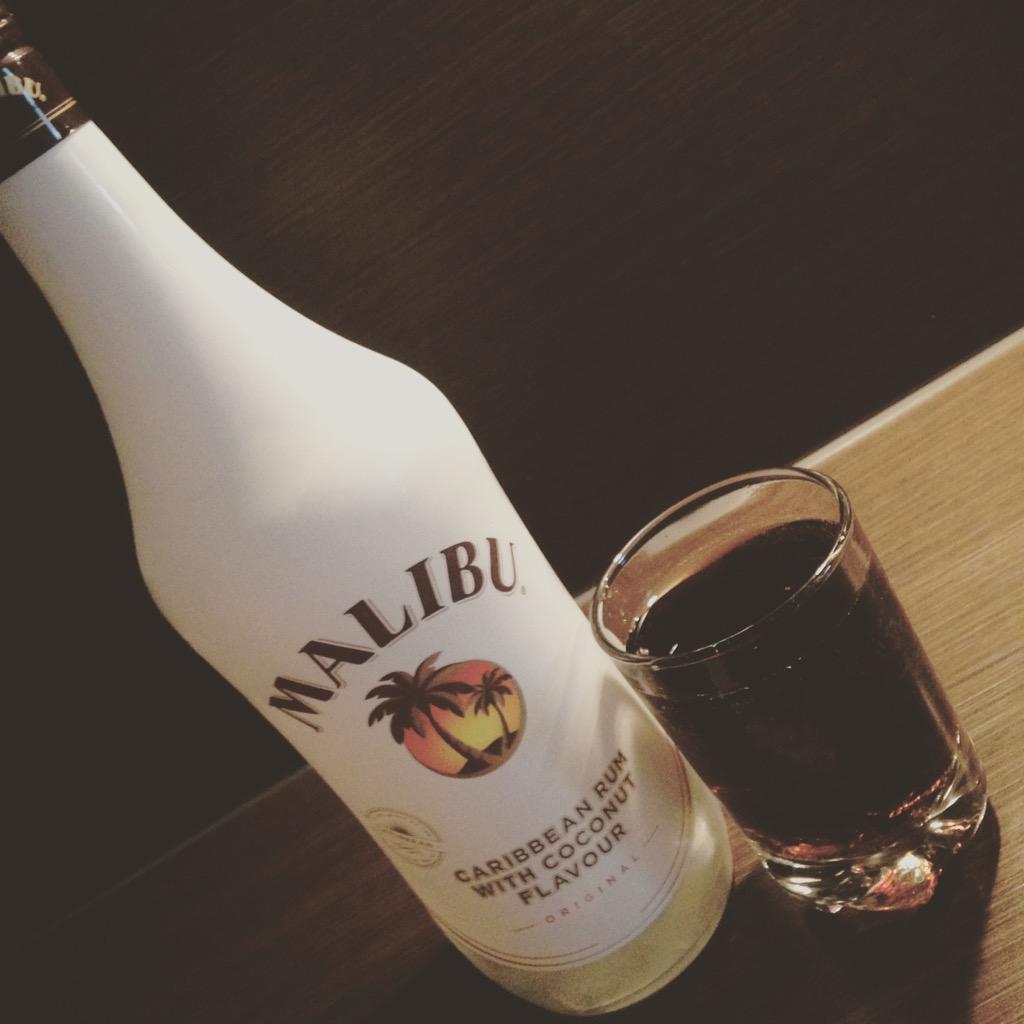 xjoycextweetsx's tweet photo. #music #drinks #malibu #cola #HARDSTYLE #FISSA http://t.co/9LMyKr3AS5