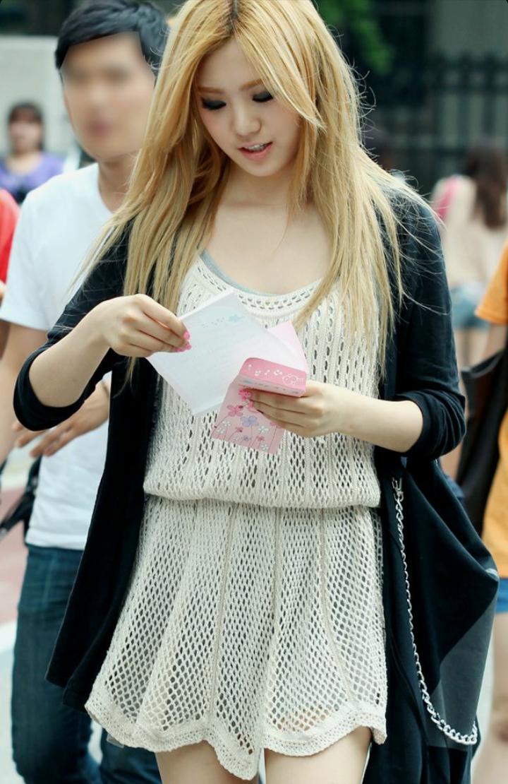 kpopfashionVS's tweet image. RT for IU's outfit
FAV for Lizzy's outfit