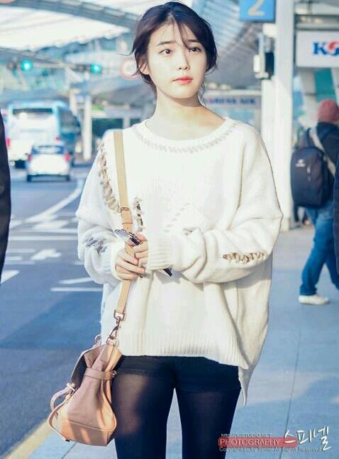 kpopfashionVS's tweet image. RT for IU's outfit
FAV for Lizzy's outfit