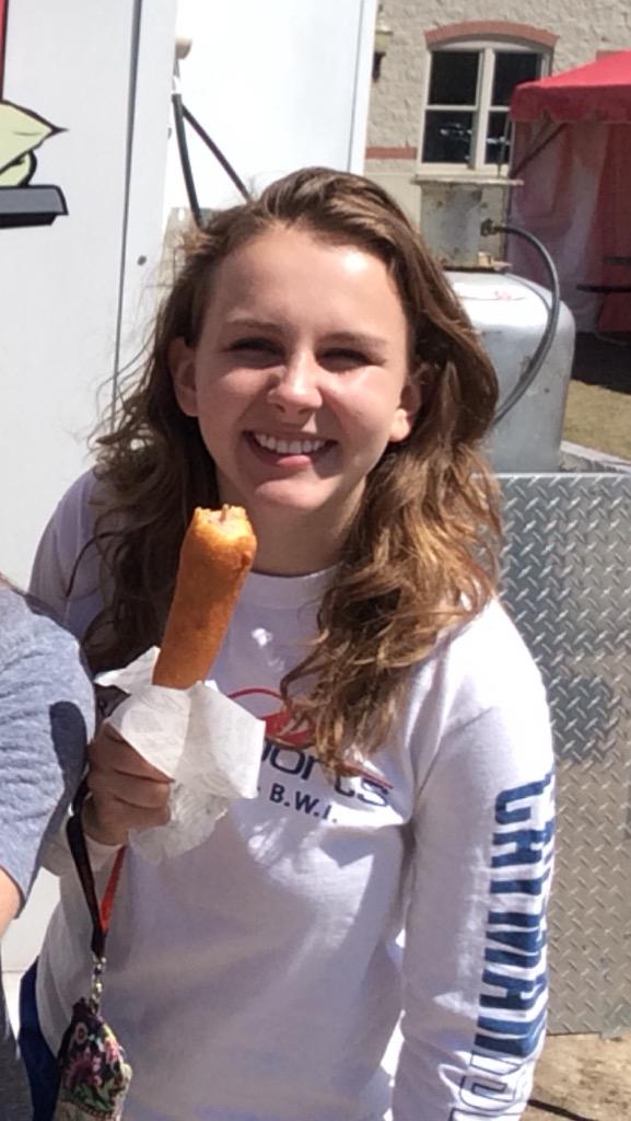 WeLoveMaraT's tweet photo. Don't fret Mara fans, her summer is going swell, enjoying wieners, friends, and family 😍 #shespurty http://t.co/UJADSrYwck