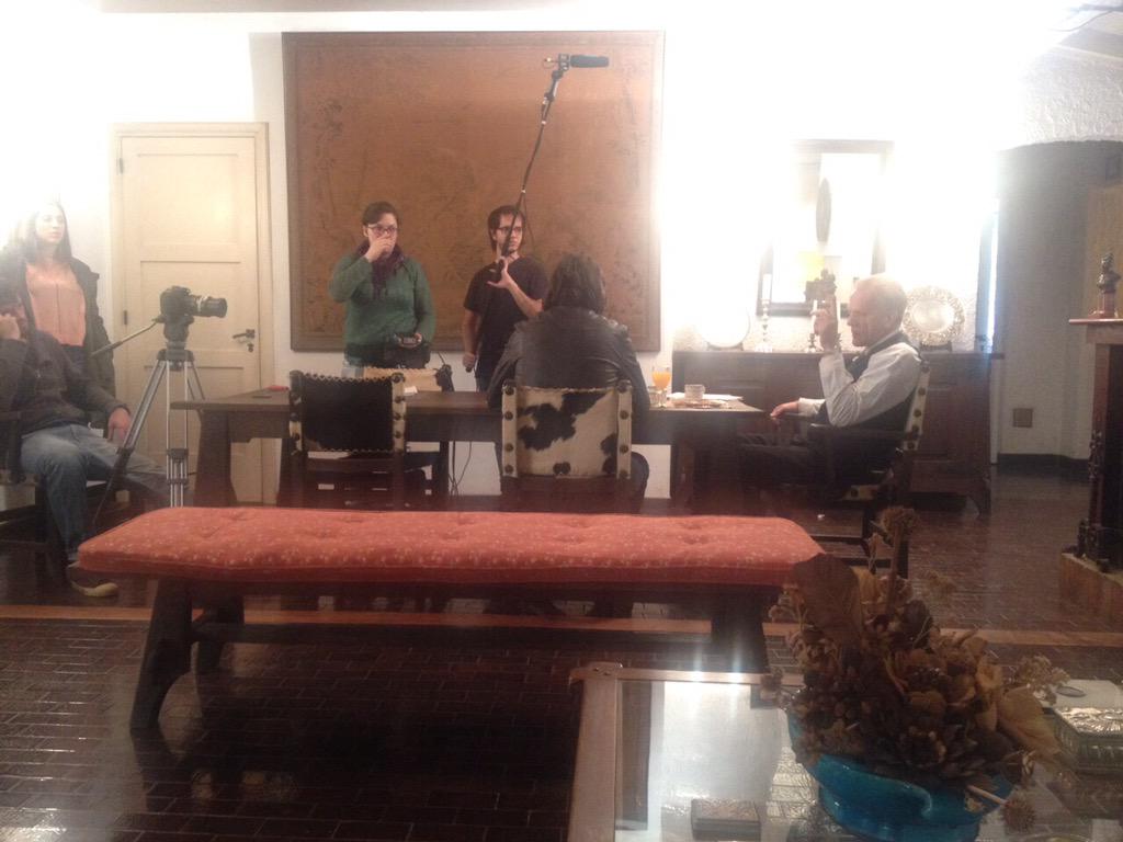 AlmasDeFuria's tweet photo. Cosas que pasan ahora mismo...

#Backstage @AlmasDeFuria #ARodarMiVida

Cc @estevezandrea @yotich @Alefioreok http://t.co/hStU7fk1eW