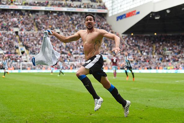 BBCMOTD's tweet photo. What a moment http://t.co/DeSM1QHgmO #MOTD #nufc http://t.co/jYeE1VaYBN