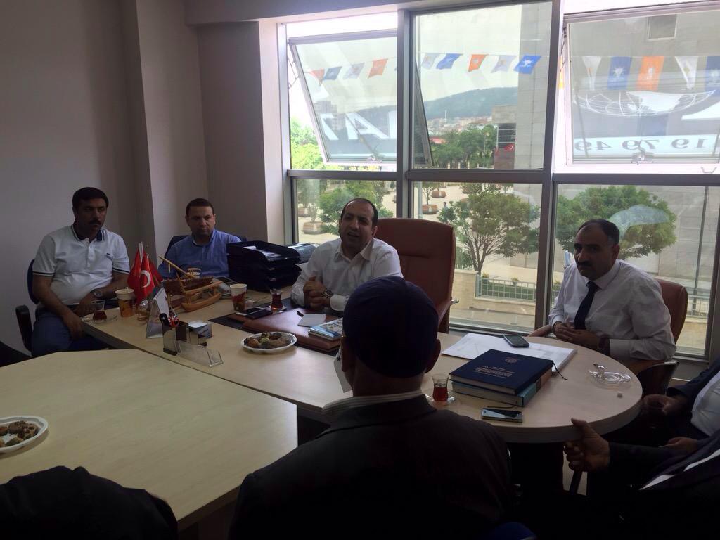 Fatihciftcivan's tweet photo. Sultanbeyli'de Skm ziyaretimizden sonra Van Derneği'ni ziyaret edip hemşehrilerimiz ile görüştük @mustafaatas http://t.co/n28jLE9yWm