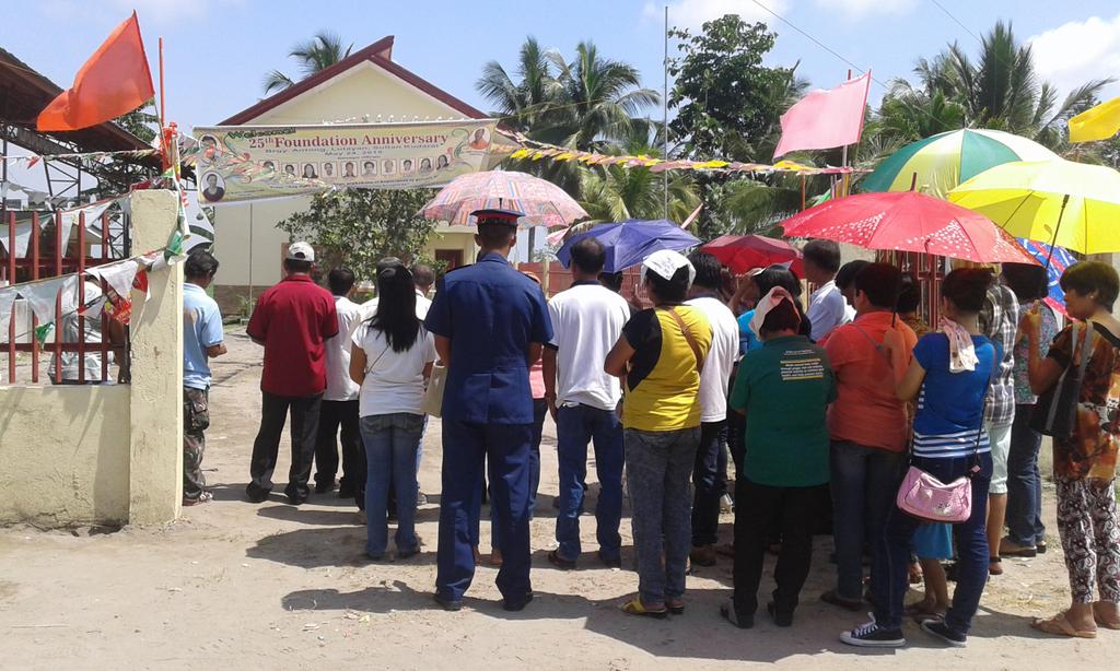 lutayanPNP's tweet photo. Blessing of new brgy.hall @ brgy Antong LSK http://t.co/uKffHE5Hk5