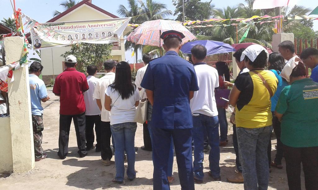 lutayanPNP's tweet photo. Blessing of new brgy.hall @ brgy Antong LSK http://t.co/uKffHE5Hk5