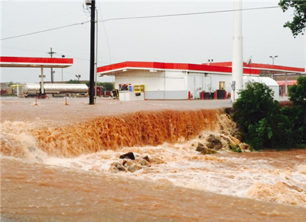NBCNightlyNews's tweet photo. LATEST: Two dead as 'catastrophic' flooding hits Oklahoma and Texas http://t.co/0Eq3SPf7xH http://t.co/nKNGkYU68a