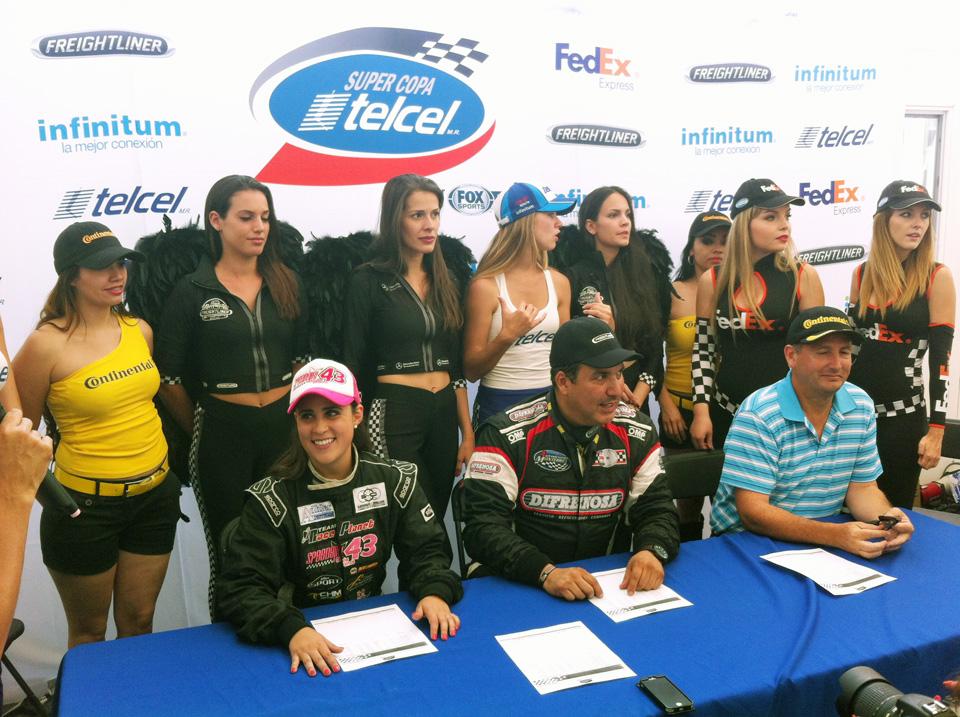 SuperCopa2019's tweet photo. #SLPFest conferencia con los tres primeros lugares en los #Tractos, @CesarTiberio44, Alejandro Goeters y @GiselaPL23 http://t.co/Io7Md3R1e8