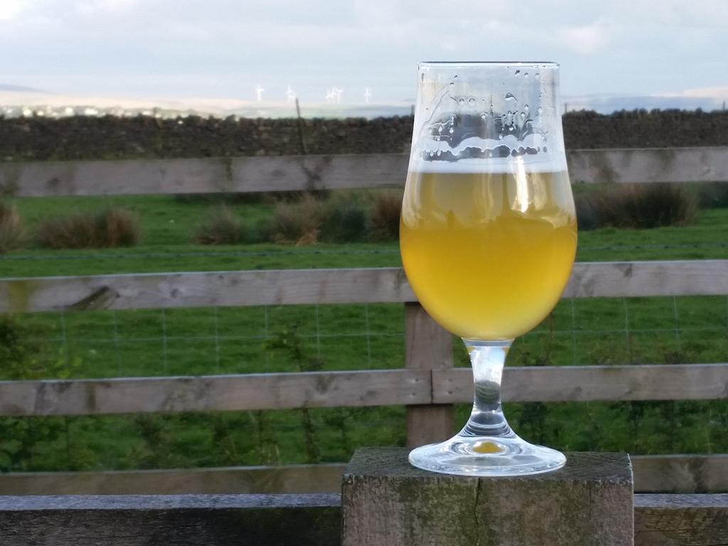 peterparkorr's tweet image. Working hard with @ThoseFourLtd tonight in the middle of a field in Lancashire! #wedding #smallbizsatMcr #mobilebar