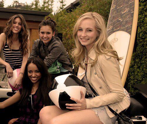 KayraJasmine's tweet photo. With @MelodyTYoung, @GeorgiaDawnL and a newly brunette @Real_Katy_Mason - suits you surprisingly well, mommy ;) http://t.co/lYr1NJRIlf