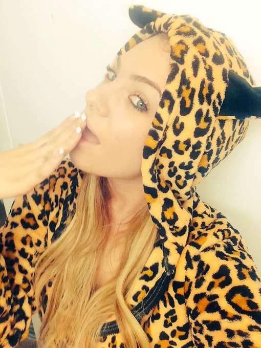 @DeepDirty 🙋🙋🙋 btw.. I received this today! 😍 Thank you @DeepDirty http://t.co/8uTOVyzjRd<a class="tags" href="/tag/deepdirty">@deepdirty</a><a href="/tag/lezvr"class="tags"><span>#lezvr</span></a>