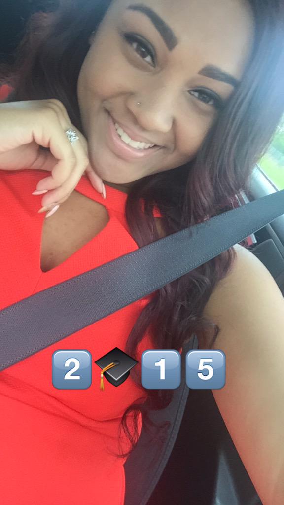 ItssCrackingg_'s tweet photo. I Made It! #ClassOf2015 #BloomAlumni 🎓🎉 http://t.co/sXg8xg7b3H