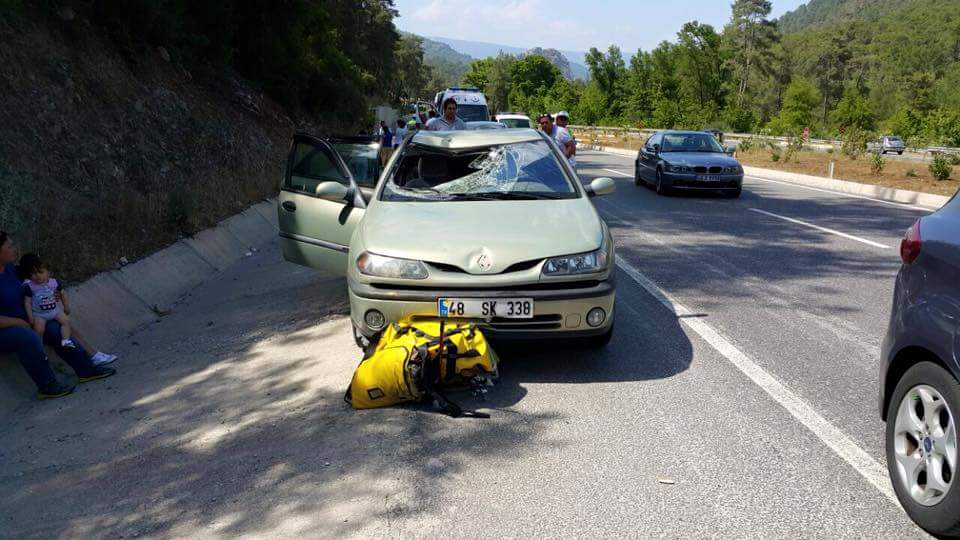 Peyaz's tweet photo. dünya'yı bisikletle geziyorsun, marmaris'te, emniyet şeridinde pedallarken arkadan çarpan bir adam yüzünden ölüyorsun http://t.co/zQBJI6dooL