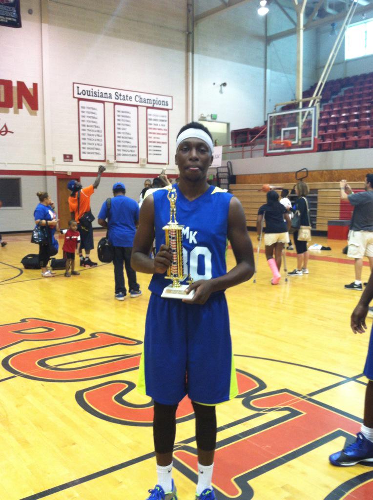 yeahfooly's tweet photo. Won it for my cousin kj.. #ripKenton I love you sont😌🏀😈🙏 http://t.co/5FGsi26gvI
