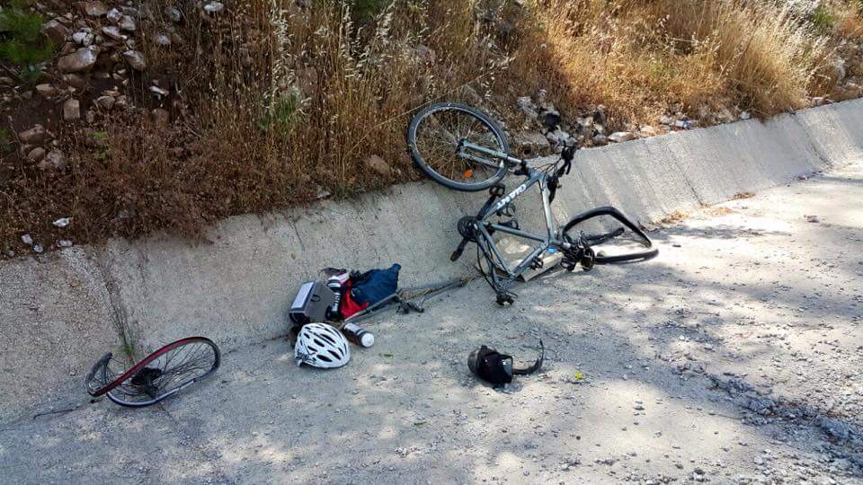 Peyaz's tweet photo. dünya'yı bisikletle geziyorsun, marmaris'te, emniyet şeridinde pedallarken arkadan çarpan bir adam yüzünden ölüyorsun http://t.co/zQBJI6dooL