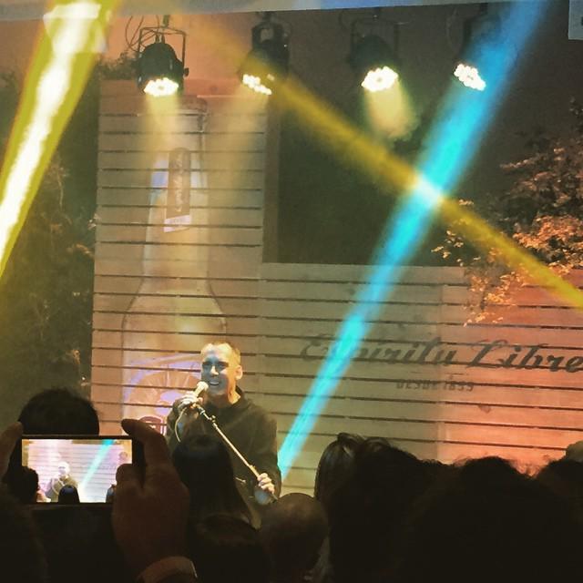 t3dotgg's tweet photo. Arnaldo Antunes live #solsundaysessions http://t.co/F2FTCIyPnF http://t.co/thLHD7XZC1