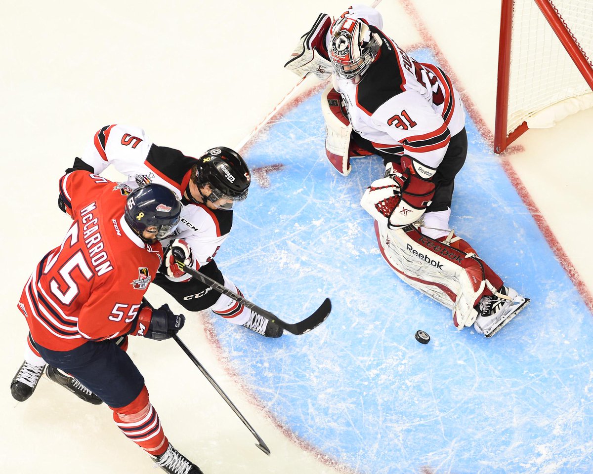 CHLMemorialCup's tweet image. STATS THRU 3: 4-4 / SOG: OSH 32 QUE 19 / FO: QUE 37 OSH 30 / HITS: QUE 28 OSH 16. GAMECENTRE: bit.ly/1ds9f7w