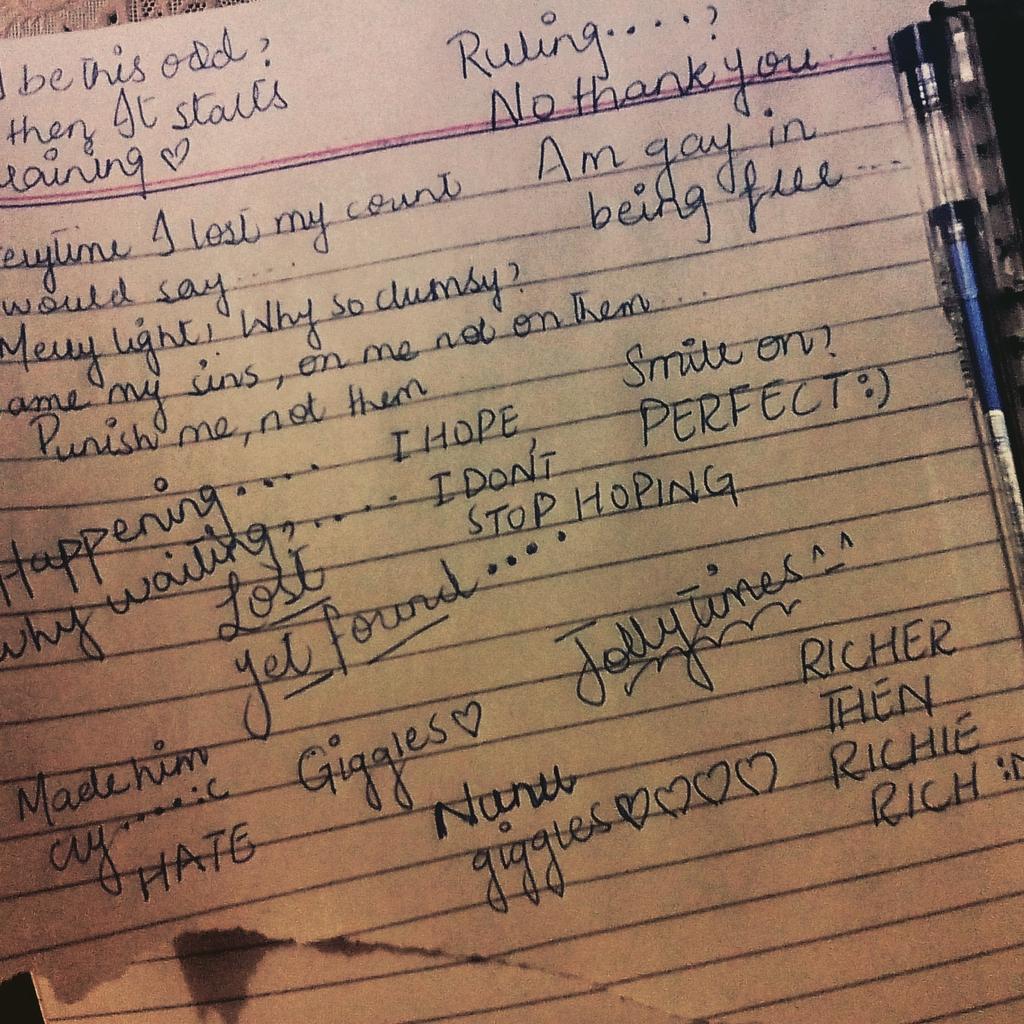 Marie25carie's tweet photo. Just smoothening my nib #junkthoughts #yettrue http://t.co/Pe4tDSbkRG