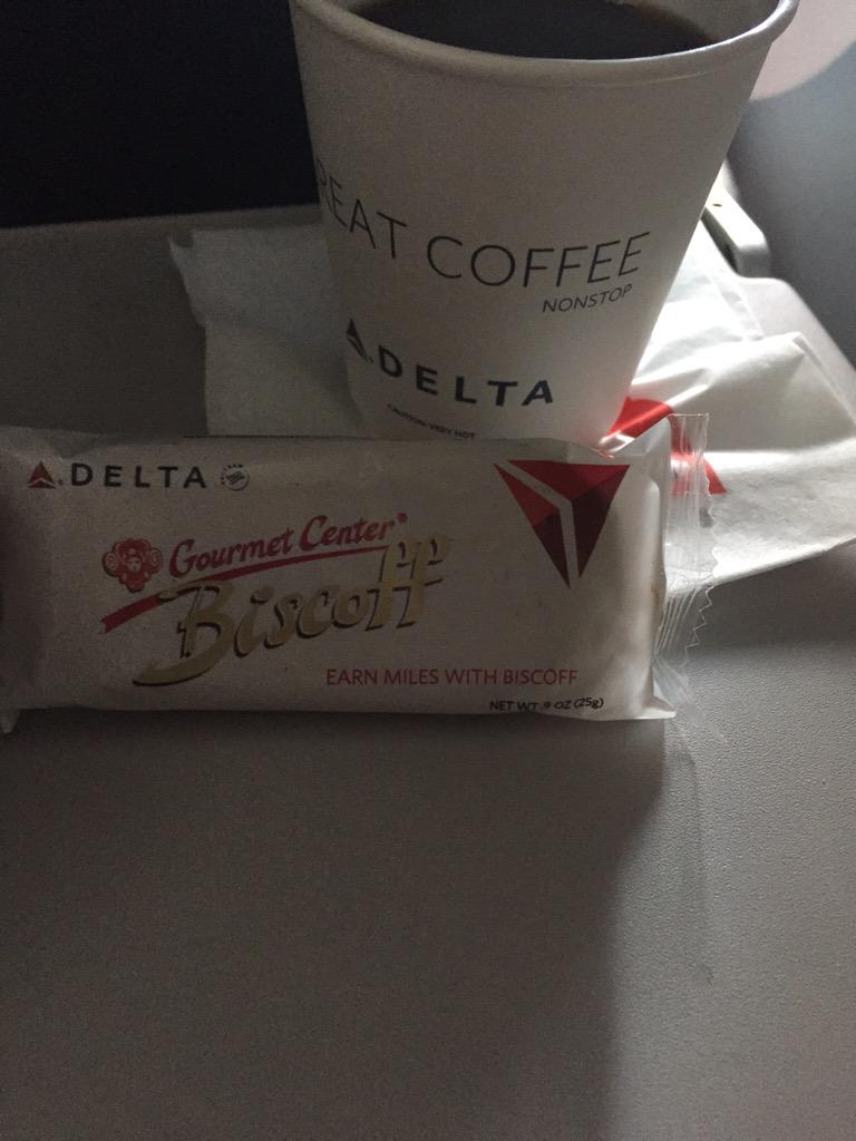 AdamSmith1224's tweet photo. These + Wall-E = Great Flight #deltacookies @sjzarbaugh @JaclynZaleski http://t.co/eCvvuyO1Wr