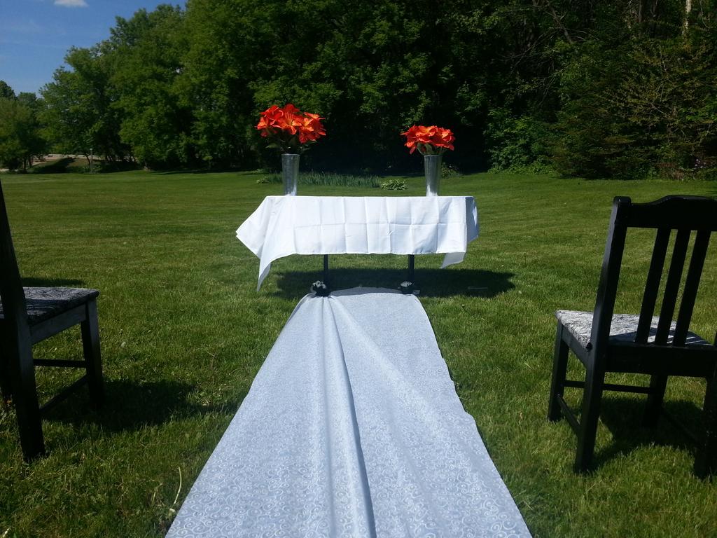 ybweddings's tweet photo. Outdoor weddings are so much fun. I loved officiating this wedding yesterday, so intimate and beautiful. http://t.co/jThRjWoVOc