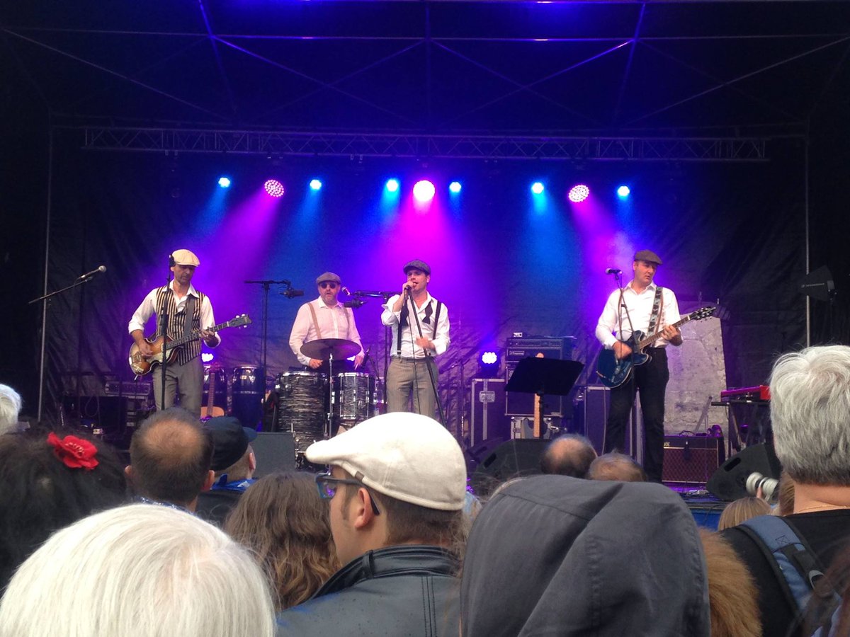 BoogieBastards's tweet photo. Très belle soirée passée avec vous pour les 30 ans de @fbleupicardie! Merci! http://t.co/lpua3a6Yp6