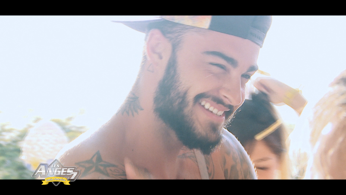 NRJ12lachaine's tweet photo. A 18h10 dans #LesAnges7 c'est l'anniversaire de @thibaultmiami ! RT pour lui souhaiter #BonAnniversaireThibault http://t.co/sSLu6vVjaw